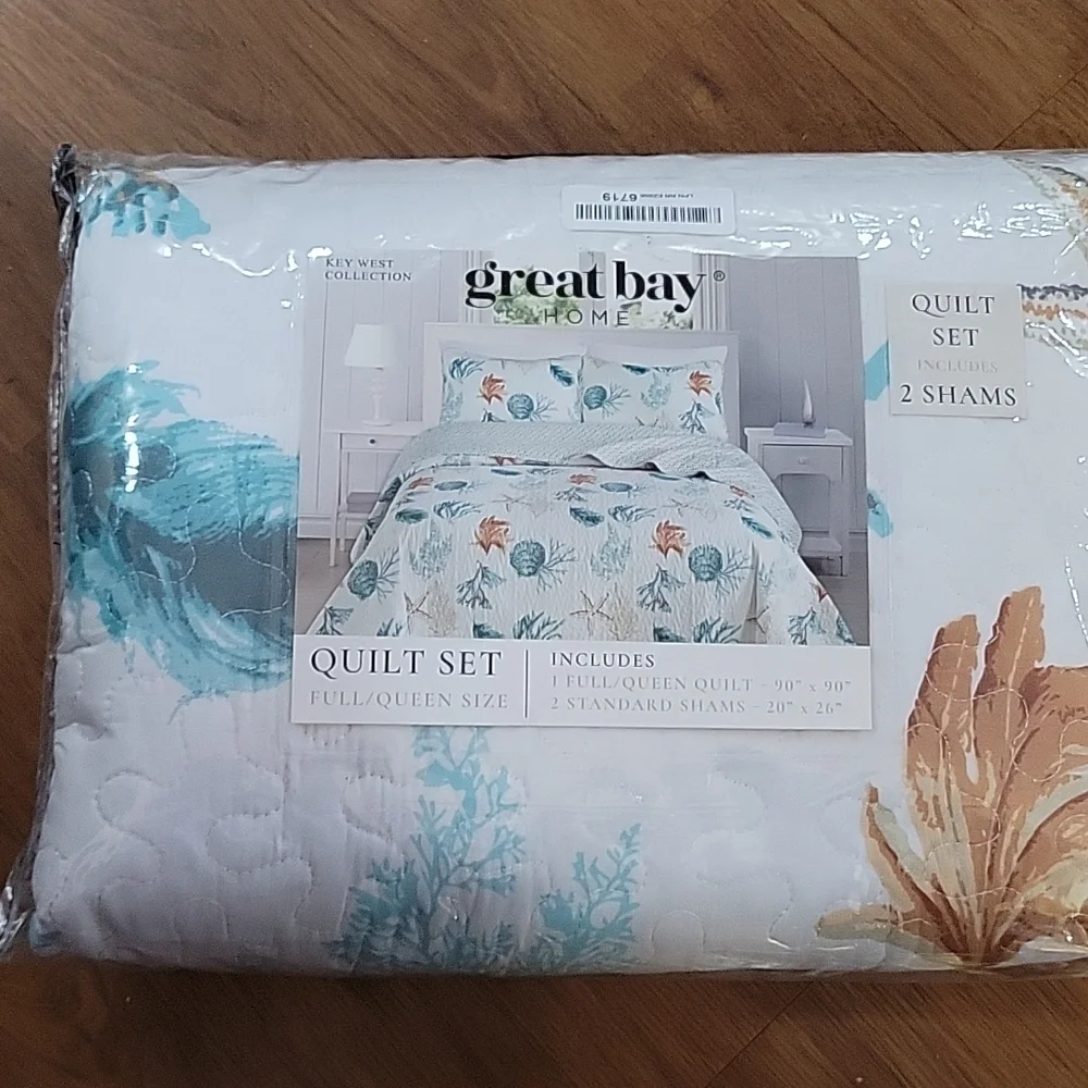 Great Bay Home Key West Quilt Set aqua white background shells starfish F/Q New…